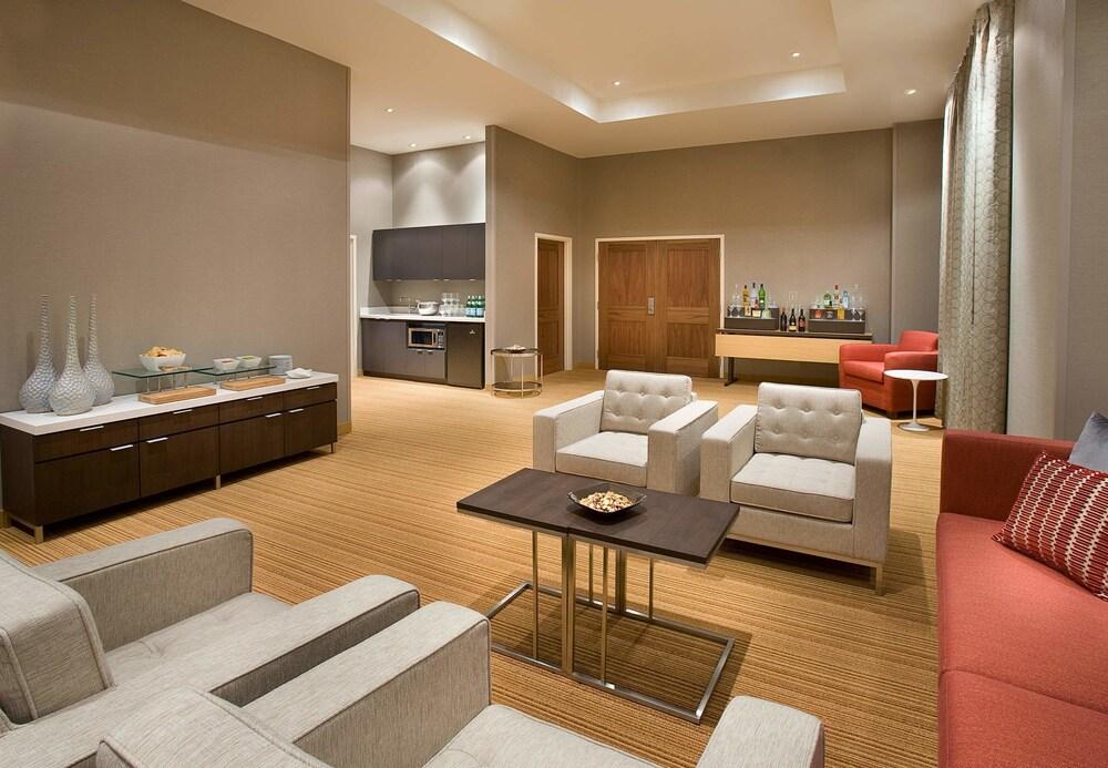 Courtyard By Marriott Calgary Airport Ξενοδοχείο Εξωτερικό φωτογραφία