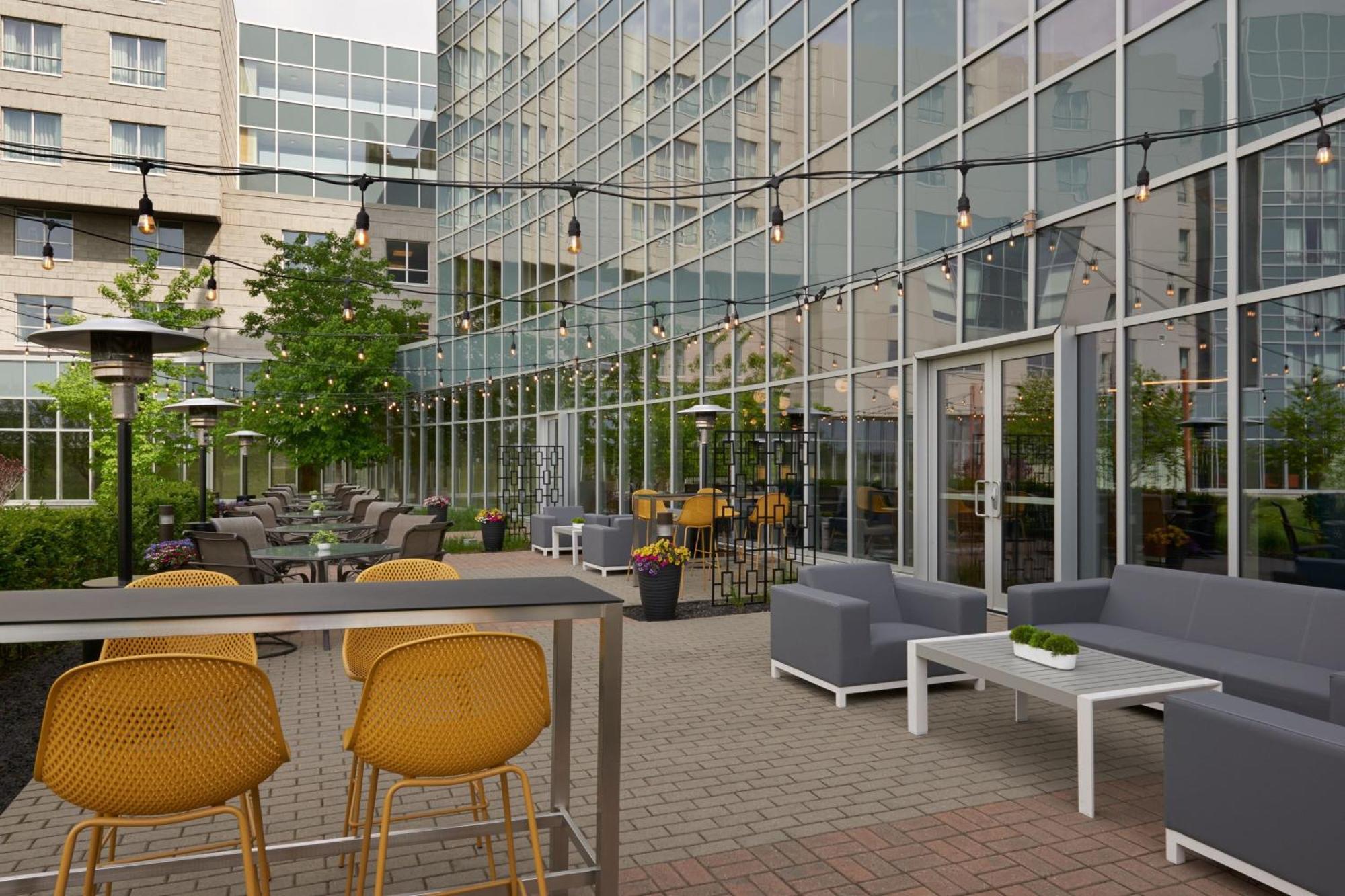 Courtyard By Marriott Calgary Airport Ξενοδοχείο Εξωτερικό φωτογραφία