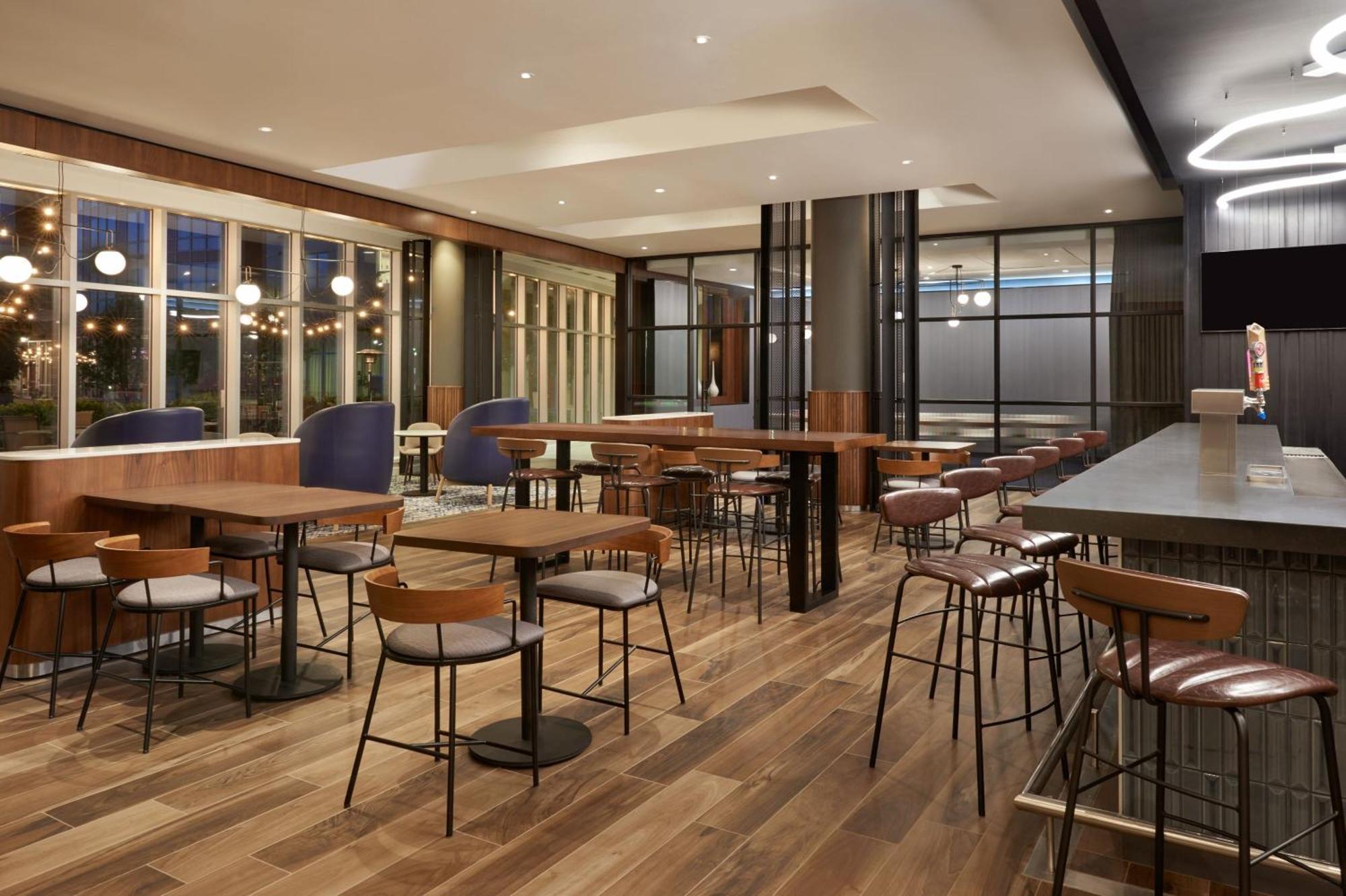 Courtyard By Marriott Calgary Airport Ξενοδοχείο Εξωτερικό φωτογραφία