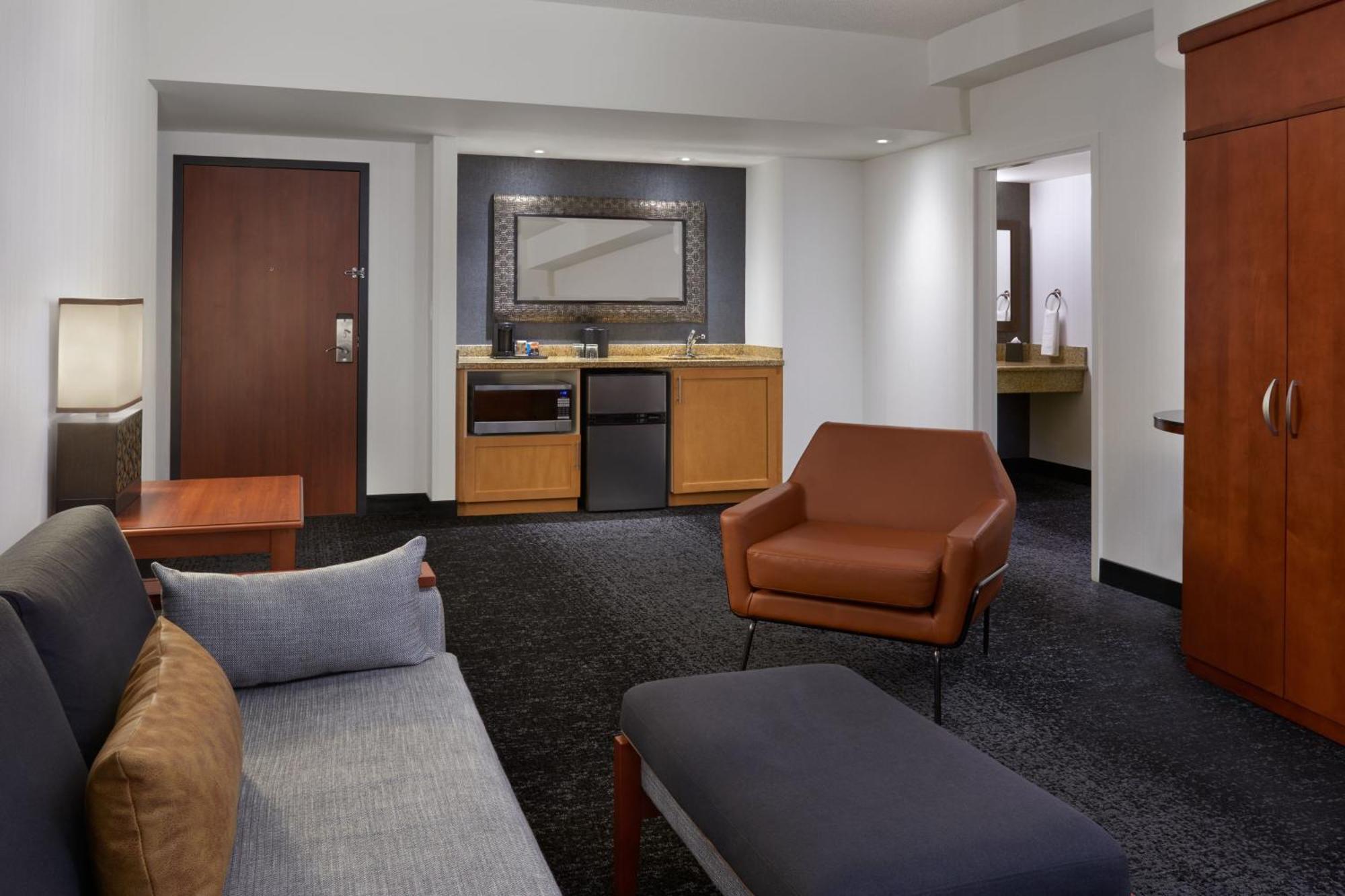 Courtyard By Marriott Calgary Airport Ξενοδοχείο Εξωτερικό φωτογραφία