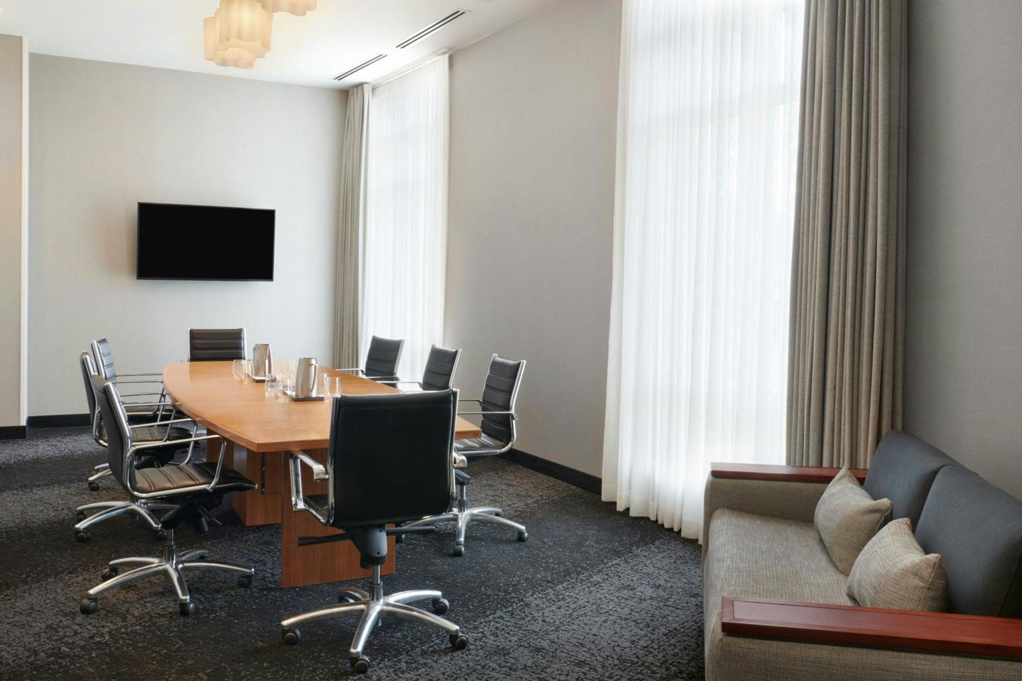 Courtyard By Marriott Calgary Airport Ξενοδοχείο Εξωτερικό φωτογραφία
