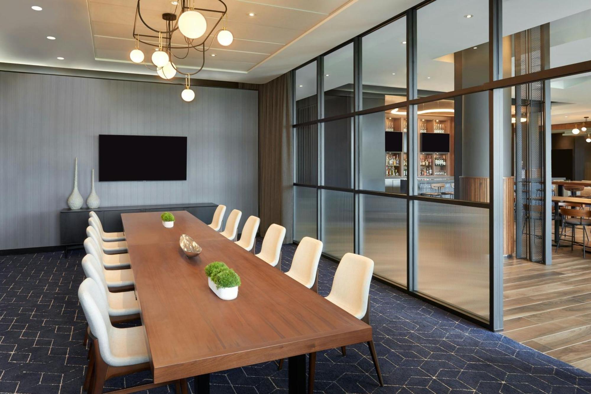 Courtyard By Marriott Calgary Airport Ξενοδοχείο Εξωτερικό φωτογραφία