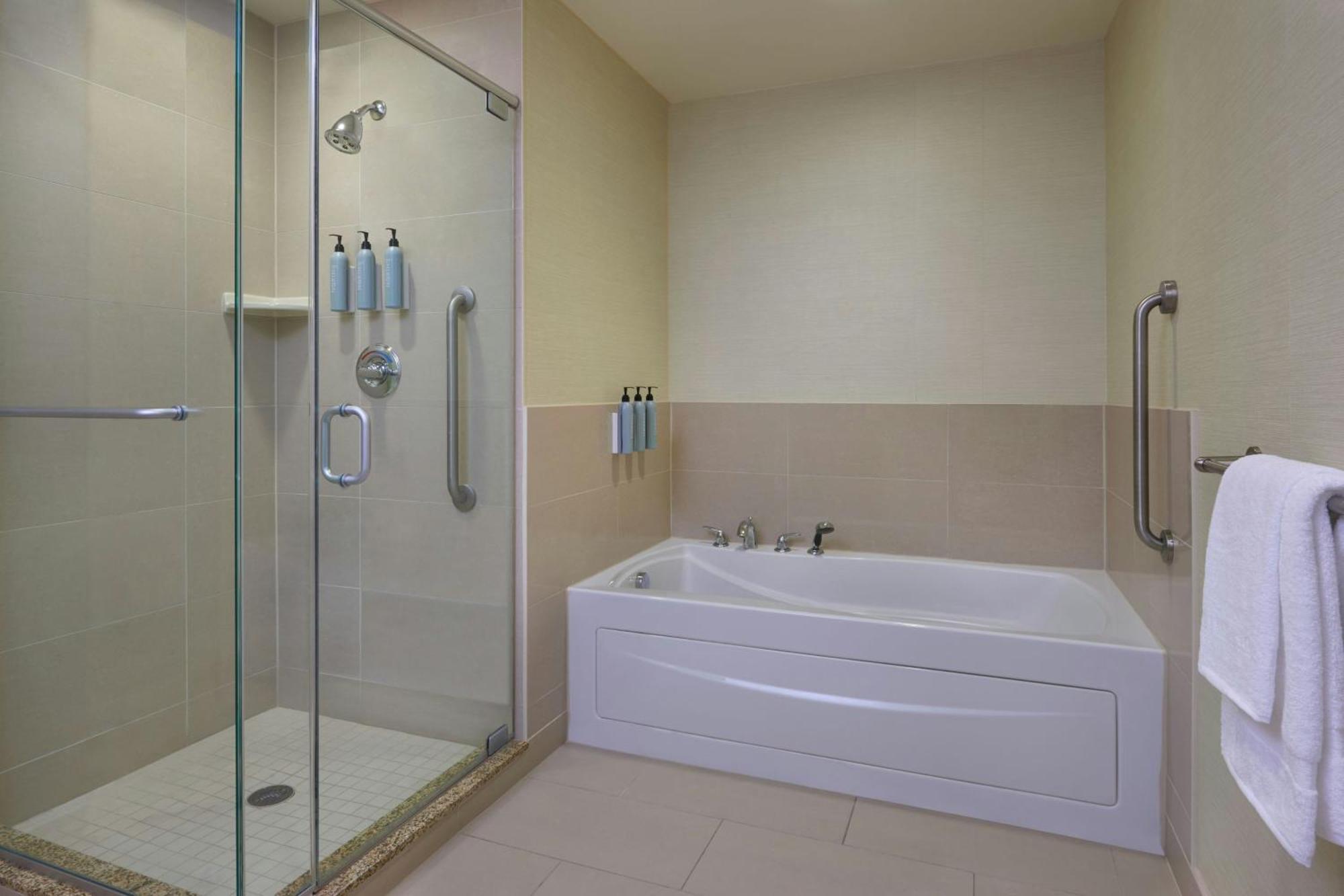 Courtyard By Marriott Calgary Airport Ξενοδοχείο Εξωτερικό φωτογραφία